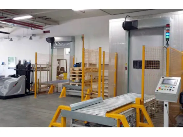 Pallebytter In-line, med dedusting sluse og folieomvikling på alle 4 sider af produktet