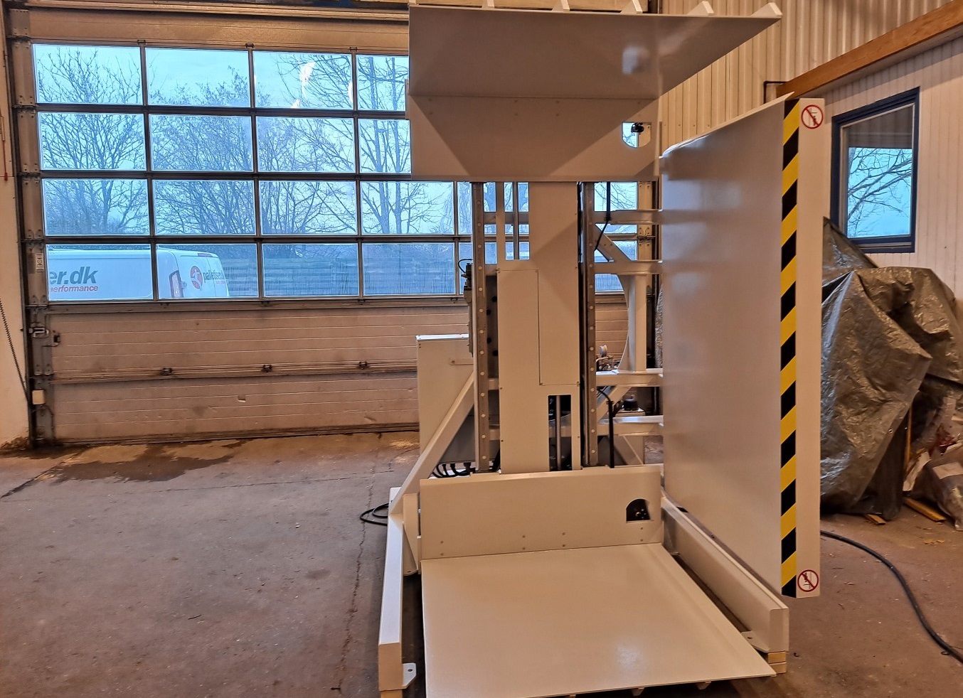 UDLEJNING - Stationær pallebytter - Semi Automatisk - UDLEJET